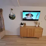 Za Kinem